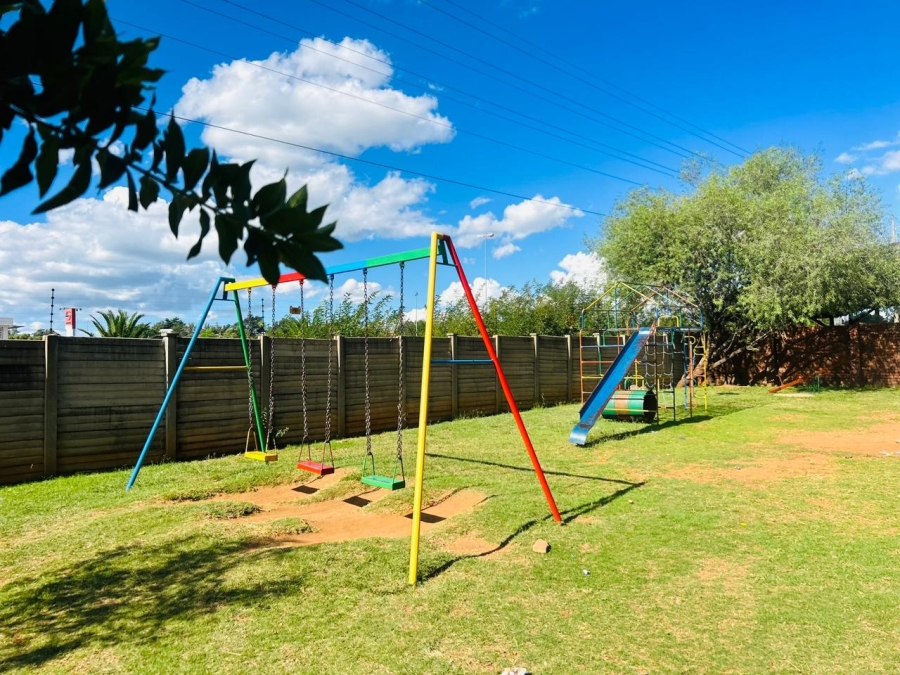 2 Bedroom Property for Sale in Langenhovenpark Free State